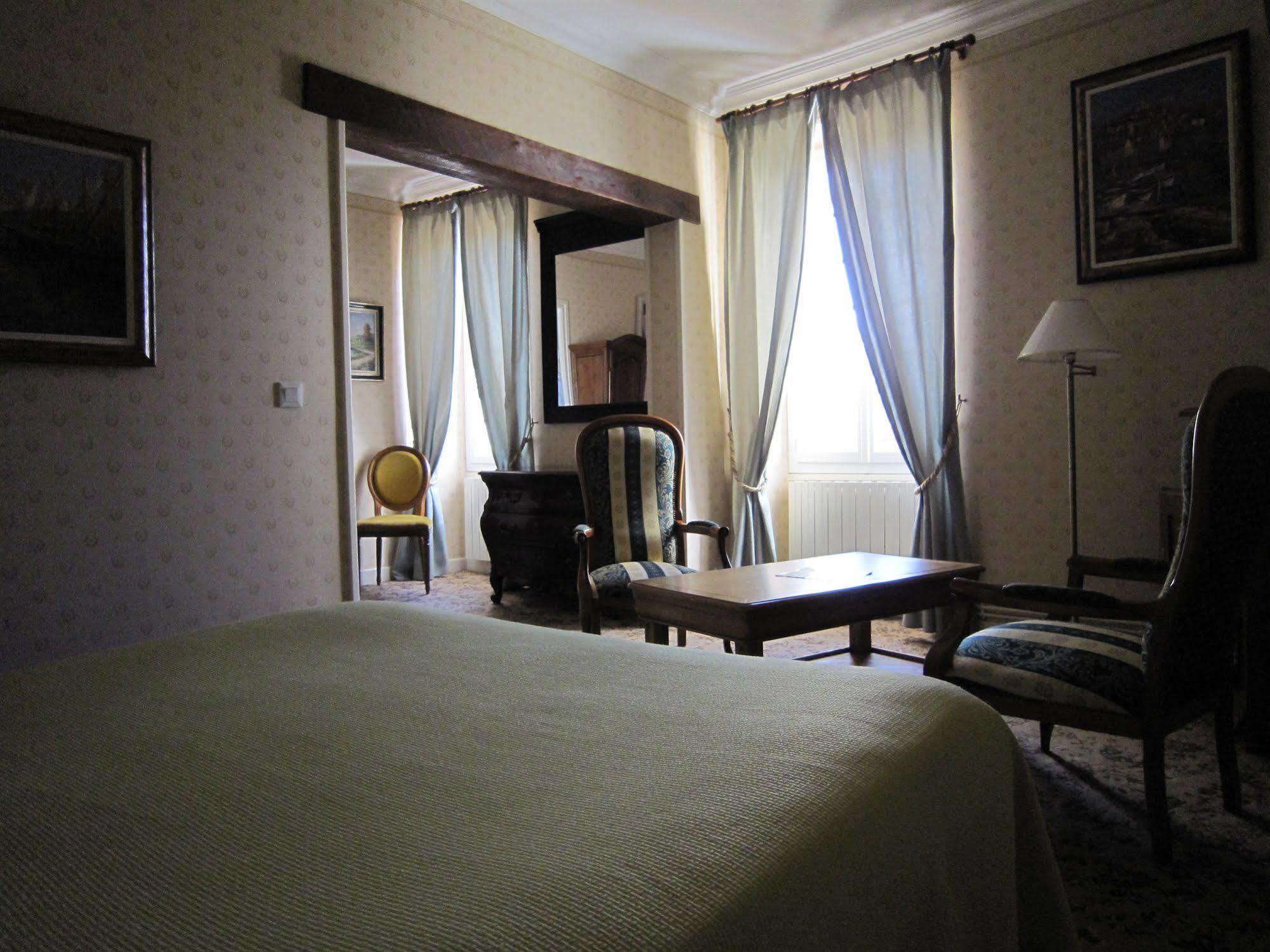 Hostellerie De La Bouriane グールドン・アン・ケルシー エクステリア 写真