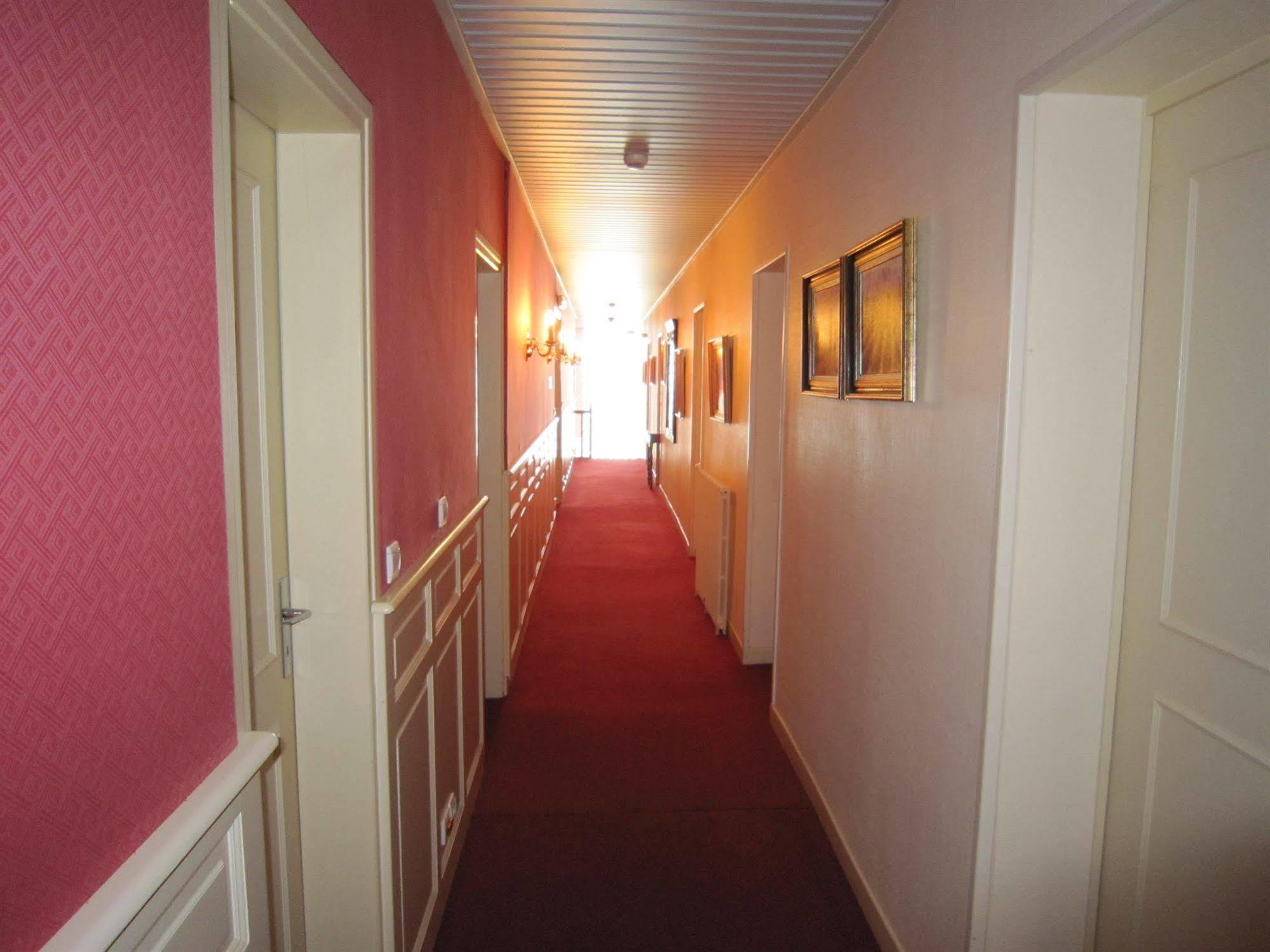 Hostellerie De La Bouriane グールドン・アン・ケルシー エクステリア 写真